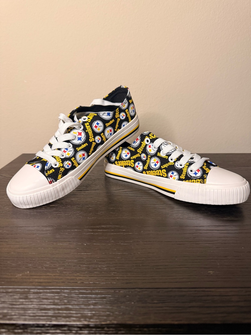FOCO NFL Pittsburgh Steelers Low Top Sneakers